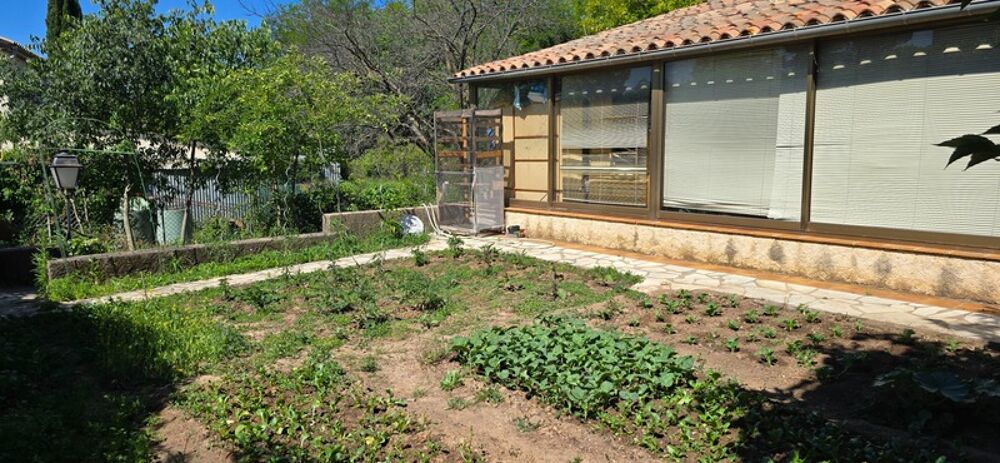 Villa T6 (1978) de 168 m2 sur Terrain de 641 m2 vendue Louée
