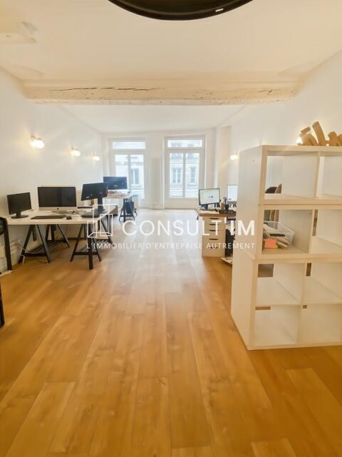 Bureaux lumineux dans un bel immeuble parisien 2333 75002 Paris