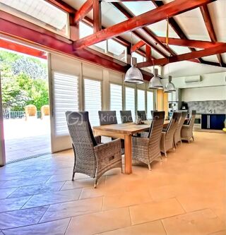  Villa  vendre 6 pices 230 m