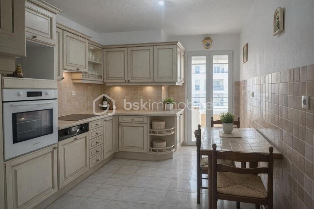 Vente Appartement ? À VENDRE À SIX-FOURS-LES-PLAGES – INVESTISSEMENT LOCATIF - 4 PIÈCES  RÉNOVÉ AVEC GARAGE DOUBLE – 89 m² – CENTRE-VILLE Six fours les plages