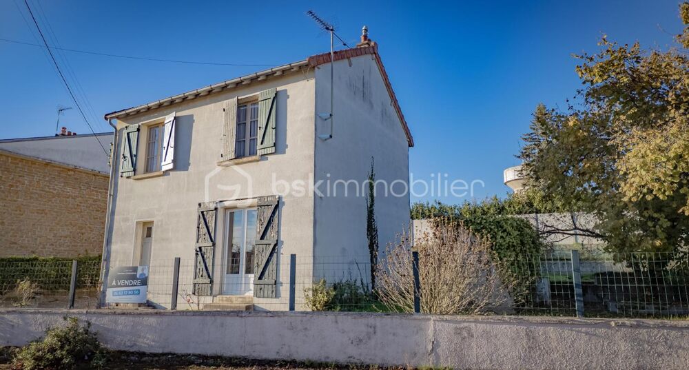 Agréable maison de ville à rafraichir (avec coin terrasse, terrain/jardin, cave, garage-atelier indépendant et petite dépendance