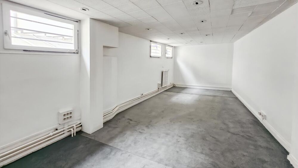   Au coeur du quartier central des affaires, un duplex de 94 m² à louer Paris 8
