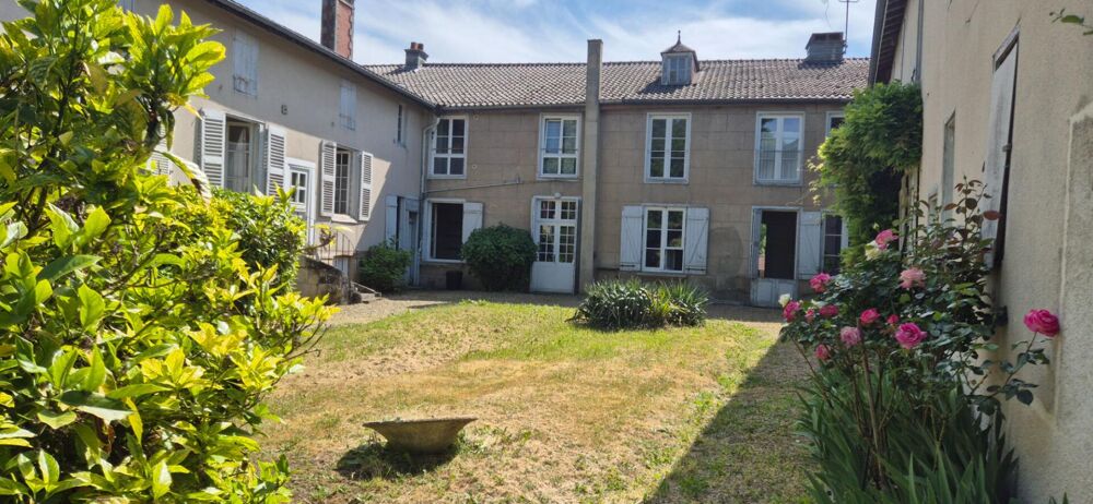 Belle Maison Bourgeoise à Réhabiliter de 396 m² avec Cour, Caves, Chaufferie Gaz, Greniers, Dépendances et Terrain clos et paysa