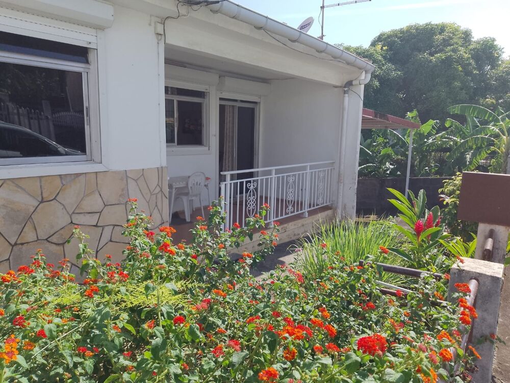 Vente Maison Jolie MaisonF4 avec jardin, vue mer sur la commune de Trois rivières Trois rivieres
