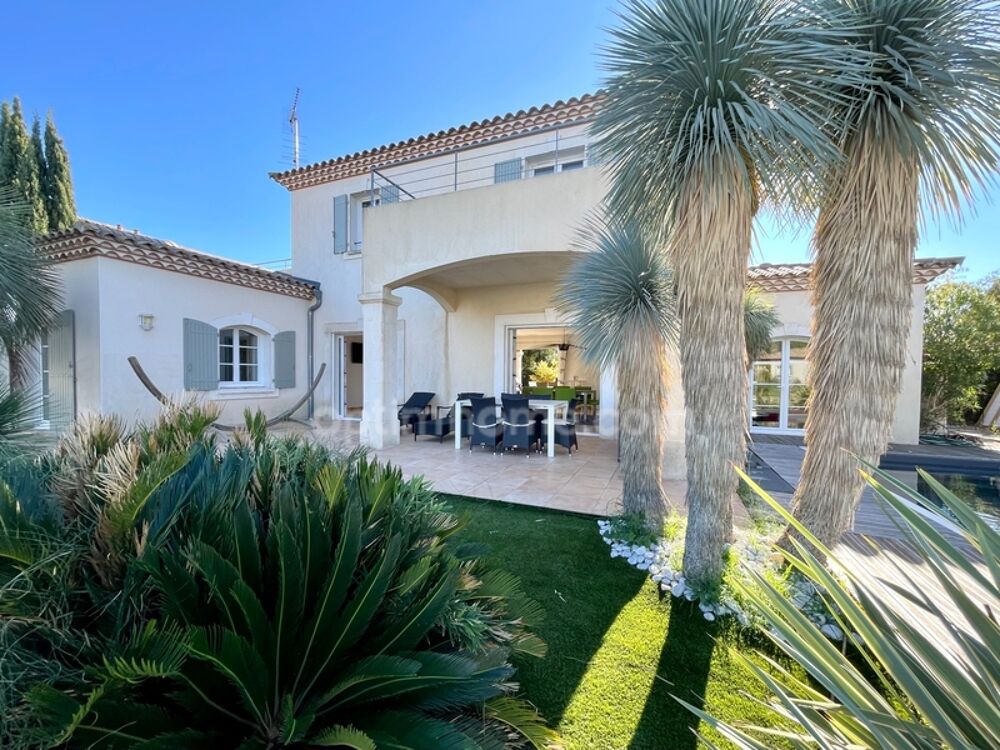 Marina individuelle traversante  6 pièces  165 m²  Terrain 700 m2