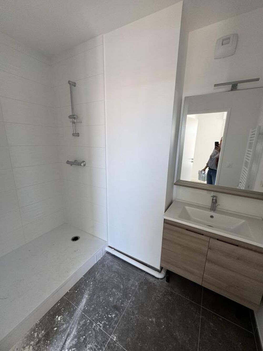 Vente Appartement **LIVRAISON IMMINENTE- 5 PIECES NEUF -  TERRASSE 30m2 + 2 PARKINGS  + Plein Coeur de ville et Proche Gare Saint leu la foret