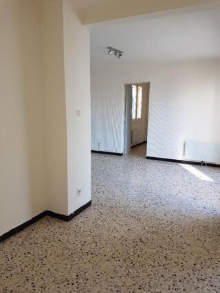  Appartement à louer 4 pièces 84 m² Agde