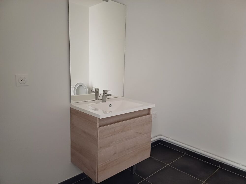 Location Appartement T2 avec jardin, un box et un parking à CHATILLON SUR CLUSES Chatillon sur cluses