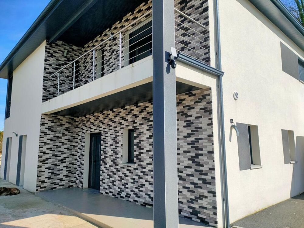 MAISON 224 m² - 7 PIECES - GARAGE ET DEPENDANCES - TERRAIN 3232 m²