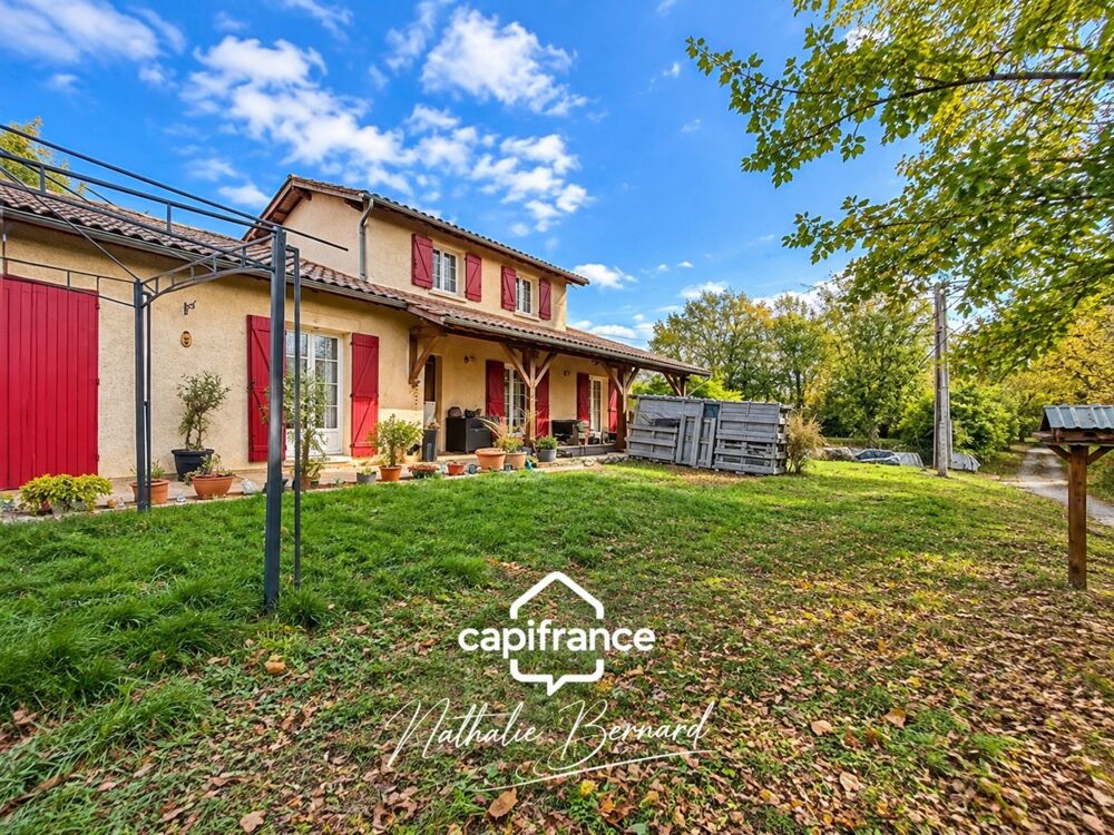 DOUZAINS  Maison 162 m² avec locataire en place  5 chambres  Terrain 5 918 m²