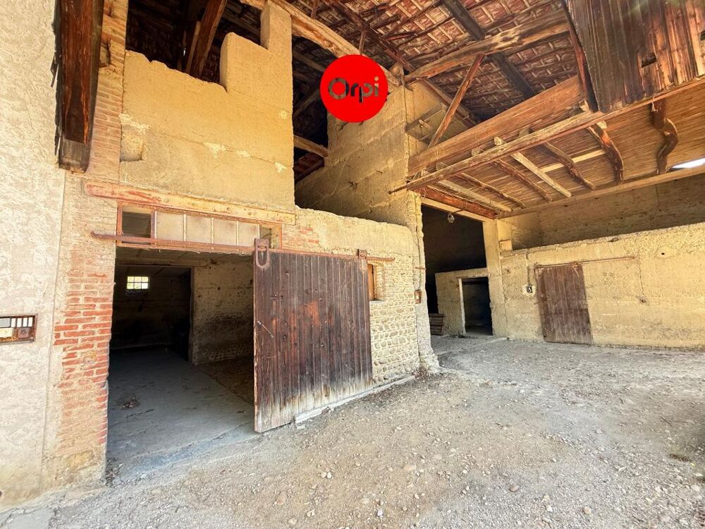 Ancienne ferme dauphinoise avec dépendances et terrain constructible