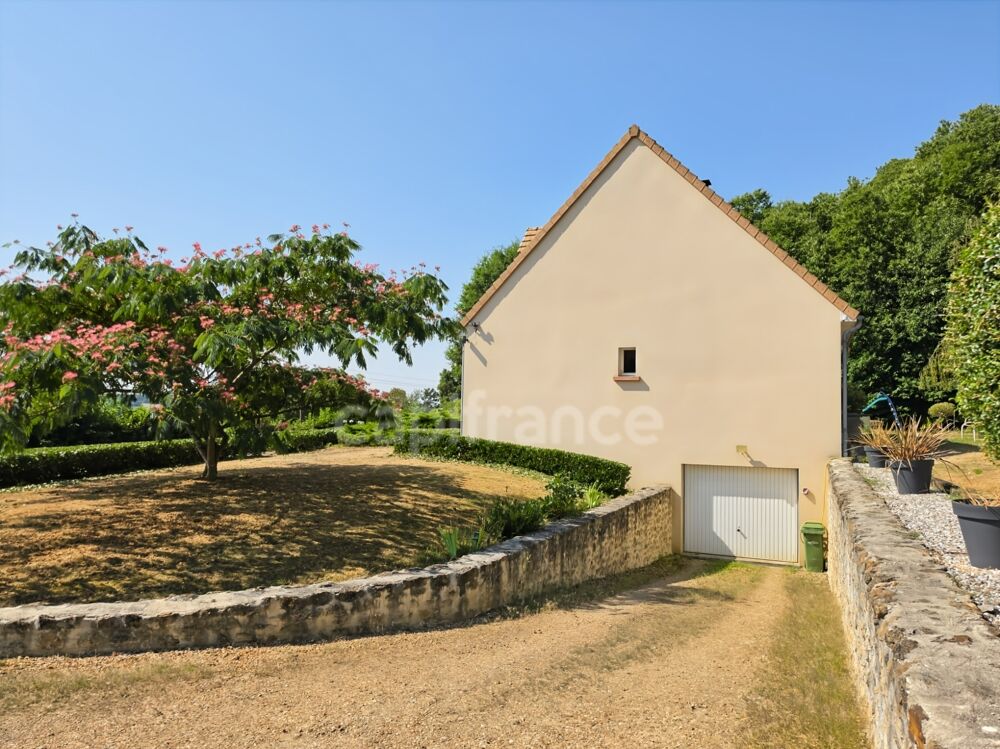 Maison familiale de 4 chambres sur plus de 6 000 m² de terrain à Saint-Maixent