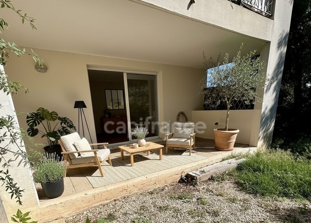 Appartement à vendre 2 pièces, terrasse, grand jardin, garage fermé et place de parking extérieur Château Gombert (13)