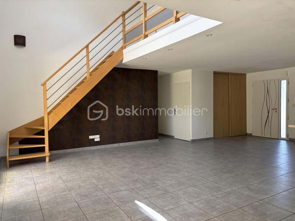 Maison familiale de 186 m²  5 chambres  3 salles de bains  Mouilleron-le-Captif