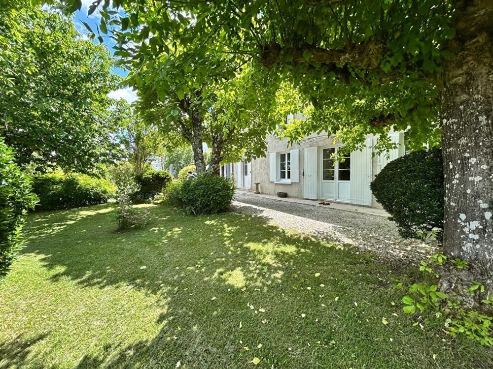 Vente Maison A 15 mn de Blaye - Au calme belle Girondine de village en pierre rénovée - 1970m2 habitables -7P- 4 Chambres -  1920 m2 de Terra Mombrier