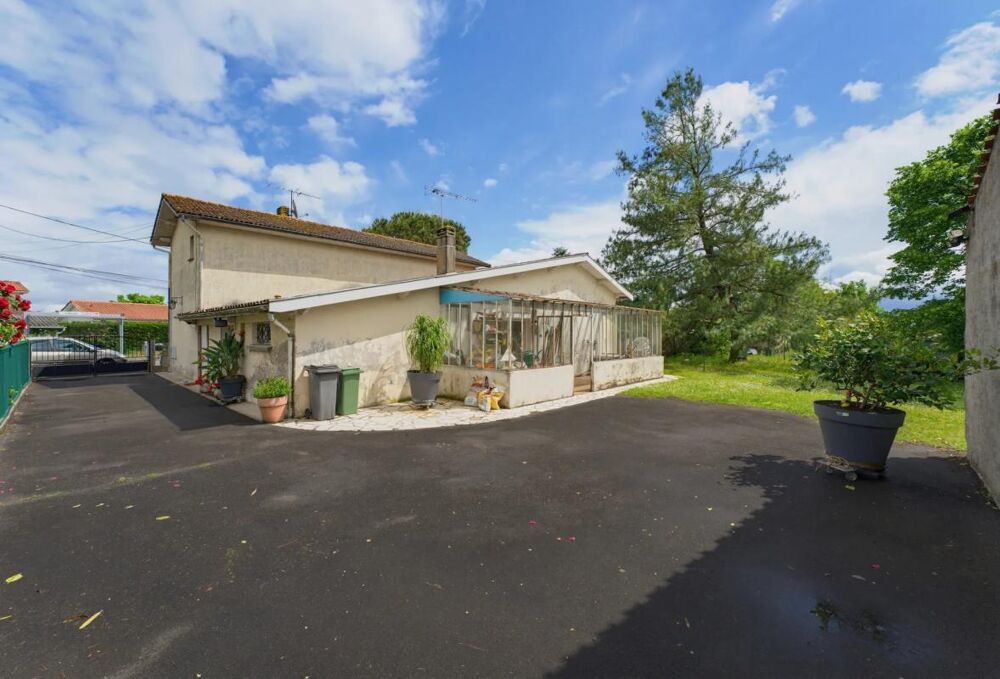 Maison 7 pièces 191 m² · à Ambares Et Lagrave · 191 m² · 249 900 €