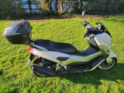 Scooter PEUGEOT 2015 occasion Egly 91520