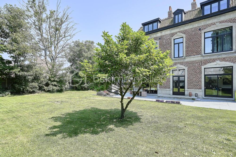 Vente Propriété/Château Demeure de caractère de 300 m² avec dépendance, 7 chambres et jardin privatif Comines