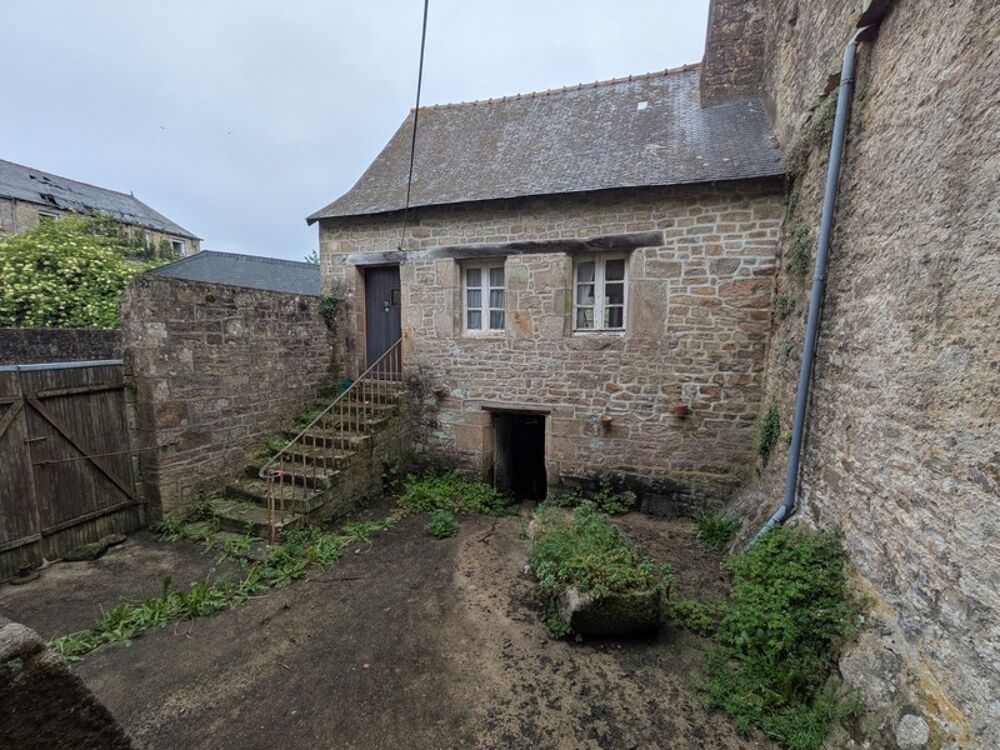 Vente Immeuble GUEMENE SUR SCORFF IMMEUBLE DE RAPPORT COMPOSÉ D' UN APPARTEMENT DE 153m² ENVION, D UN STUDIO DE 38m2 LOCAUX COMMERCIAUX, 1 MAIS Guemene sur scorff