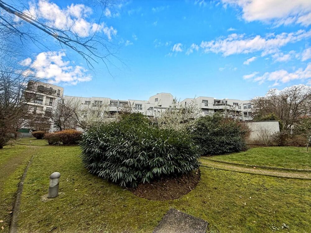 SURESNES CENTRE-VILLE - Appartement 3 pièce(s) 74 m2 - ASCENSEUR - TERRASSE - PARKING - CAVE - BUS AU PIED DE L'APPARTEMENT