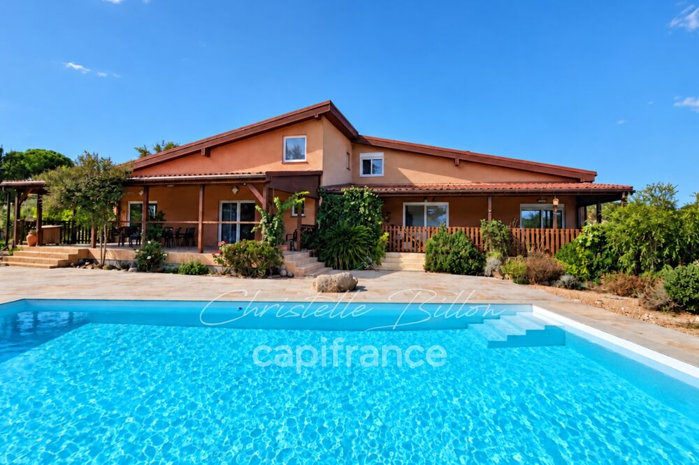 FIGARI  Deux maisons, 6 chambres et piscine