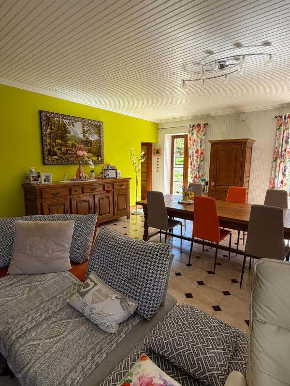 Brie. Maison en pierre de 200 m² sur une parcelle de 3392 m²