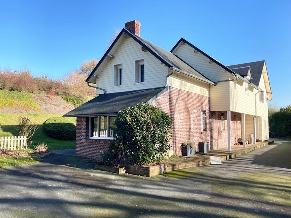 Propriété dException à Lisieux  Maison de 255 m² sur 3 Hectares avec dépendances