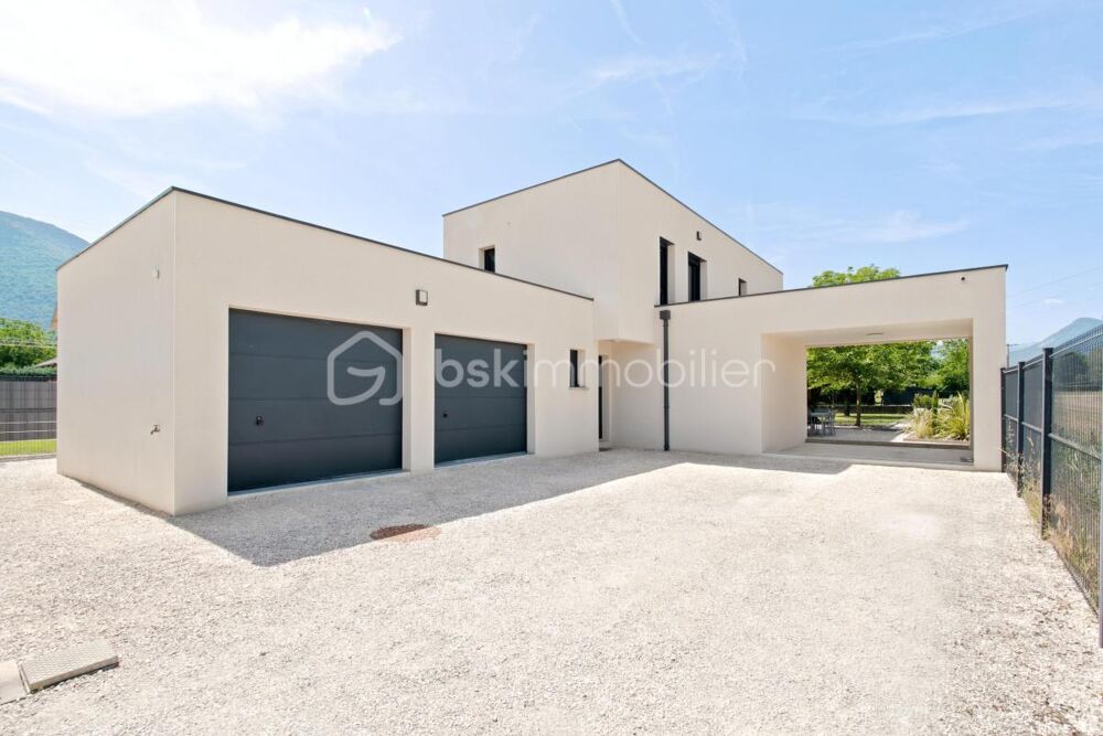 Maison contemporaine dans un cadre idylique