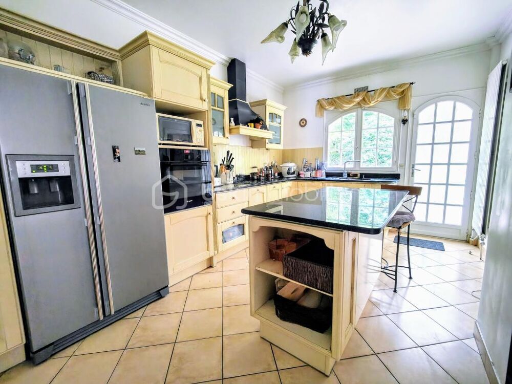 Vente Maison Maison familiale 5 ch av sous-sol, jardin clos arboré et parking Jouars pontchartrain