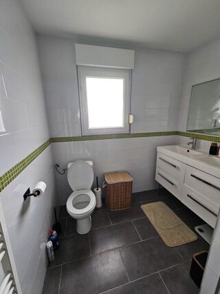 Appartement à louer 3 pièces 80 m²
