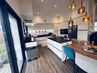  Villa à vendre 8 pièces 180 m²