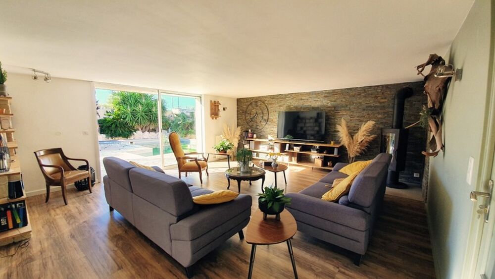 GRANDE MAISON RENOVEE AVEC APPARTEMENT T2 INDEPENDANT ET PISCINE