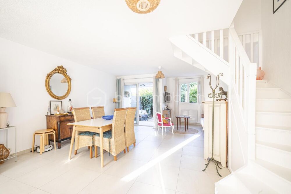 A HYERES - CHARMANTE MAISON FAMILIALE