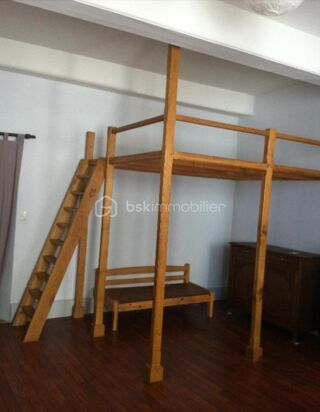  Immeuble à vendre 15 + pièces 300 m²