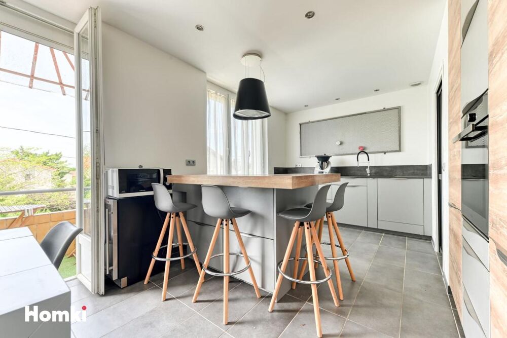 Vente Duplex/Triplex À VENDRE – Superbe appartement duplex rénové dans villa des années 1960 – Rue Guynemer Saint priest