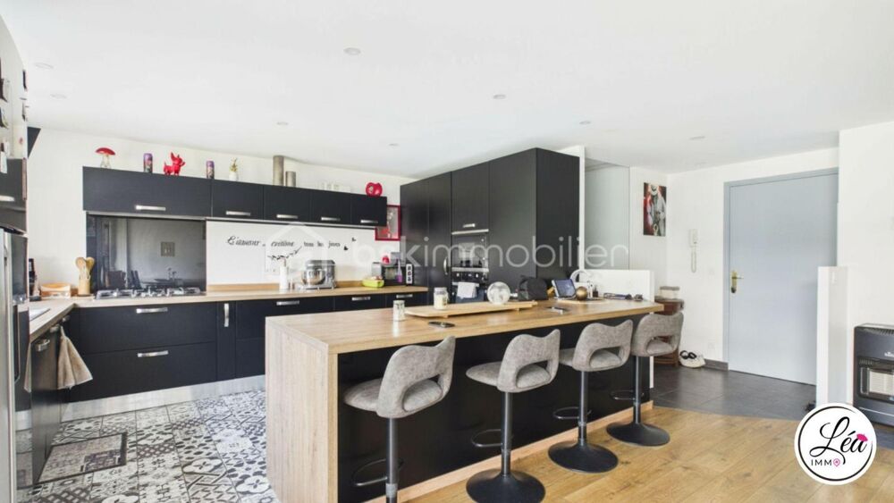 Comme une maison : spacieux appartement avec terrasse, jardin et garage