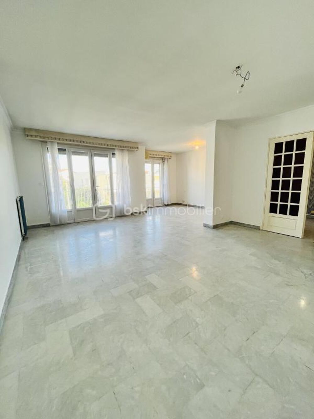 Appartement type 2/3 pièces traversant garage privatif proche centre ville