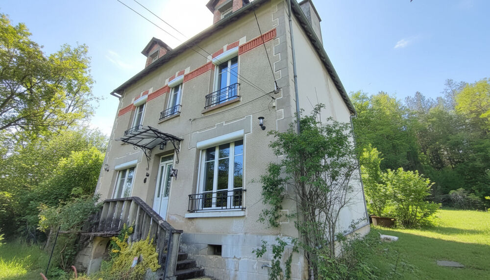 Maison bourgeoise avec dépendances et parcelle de bois à Liginiac 19160