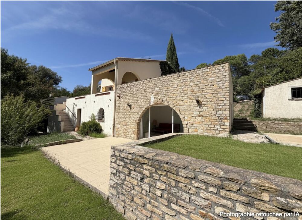 Villa de caractère 5 pièces 147 m² Piscine Vue sur le château de Salernes
