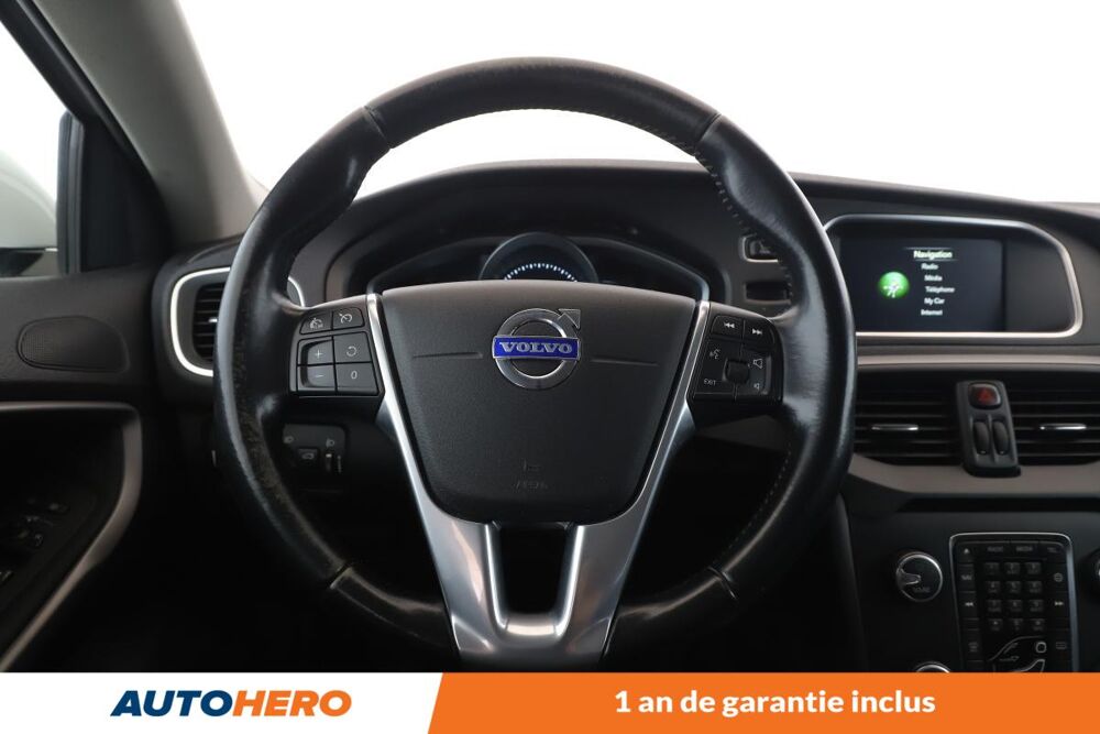 V40 1.6 D2 Momentum 115 ch 2015 occasion 92130 Issy-les-Moulineaux