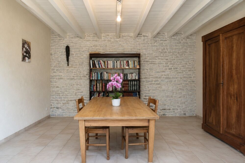 Maison Poitevine 9 pièces à 3 minutes de Saint Maixent L'école
