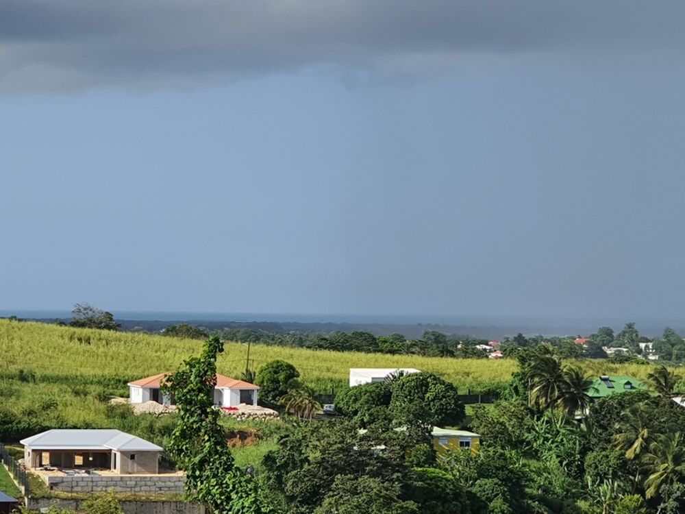 Vente Villa Spacieuse villa architecte P6 vue mer éloignée avec piscine sur 1200 m² de terrain arboré et clos Petit bourg