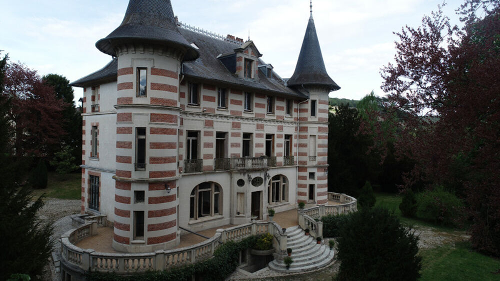 château-Thierry proche à vendre château fin XIX siècle avec salle de réception et dépendances sur un parc de plus de 20000 m2