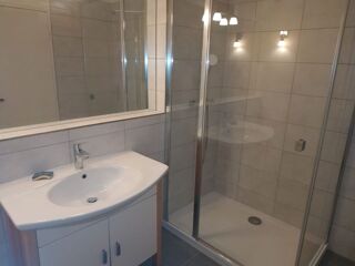  Appartement à louer 3 pièces 75 m²