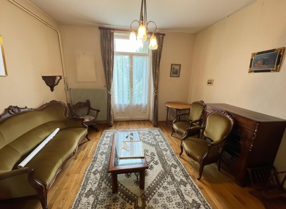 Vente Maison Maison en pierre à Lons-le-Saunier : deux appartements indépendants, jardin de 770 m², sous-sol et grenier Lons le saunier