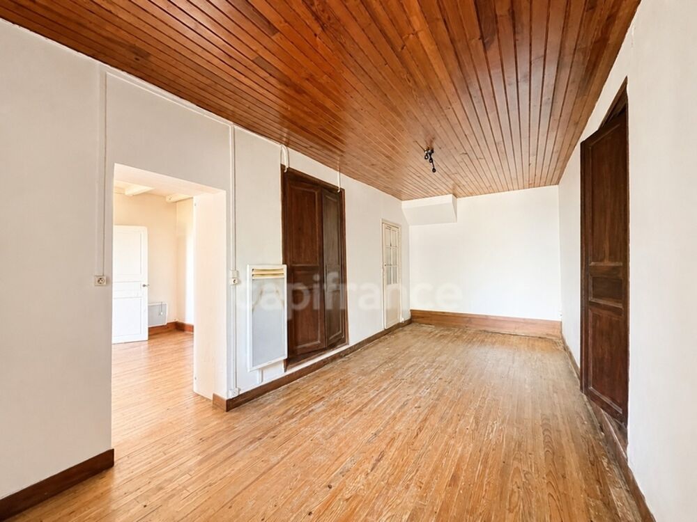 Maison en pierre de 153 m² à rénover avec fort potentiel - Chevanceaux (17)