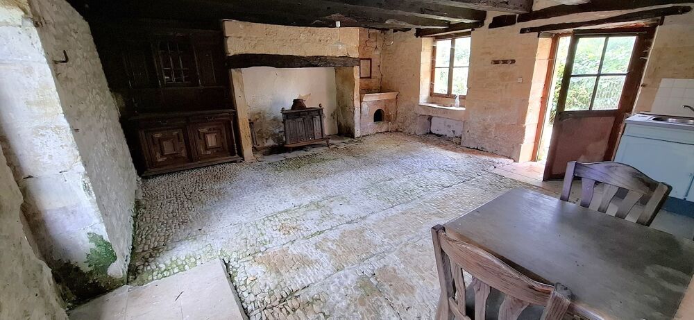 Maison composée de deux parties à vendre 5 pièces LA CHAPELLE AUBAREIL (24)