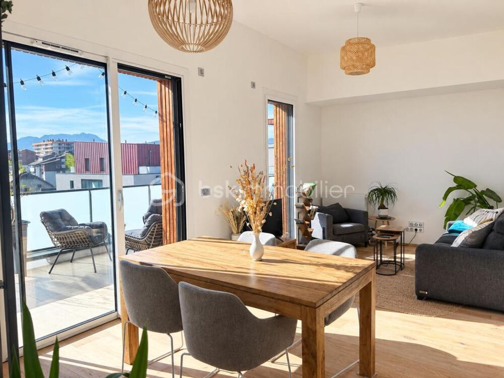 Vente Appartement ANNECY Appartement attique de prestige 70 m², terrasse 65 m², vue dégagée et garage Annecy