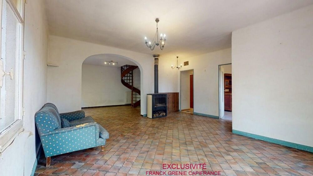 Vente Maison TOURVES – MAISON À RÉNOVER 151 M² – 5 CHAMBRES – GARAGE 60 M² – TERRAIN 1 210 M² – PANNEAUX SOLAIRES Tourves