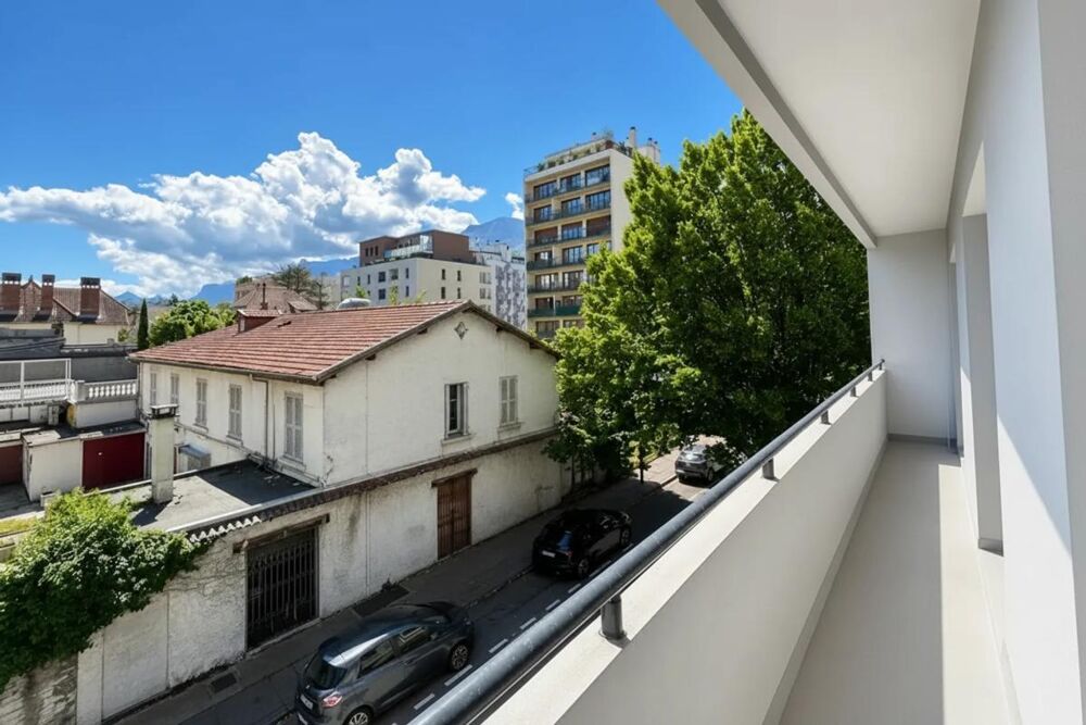 Appartement familial lumineux de 118 m² avec balcon filant  Fort potentiel